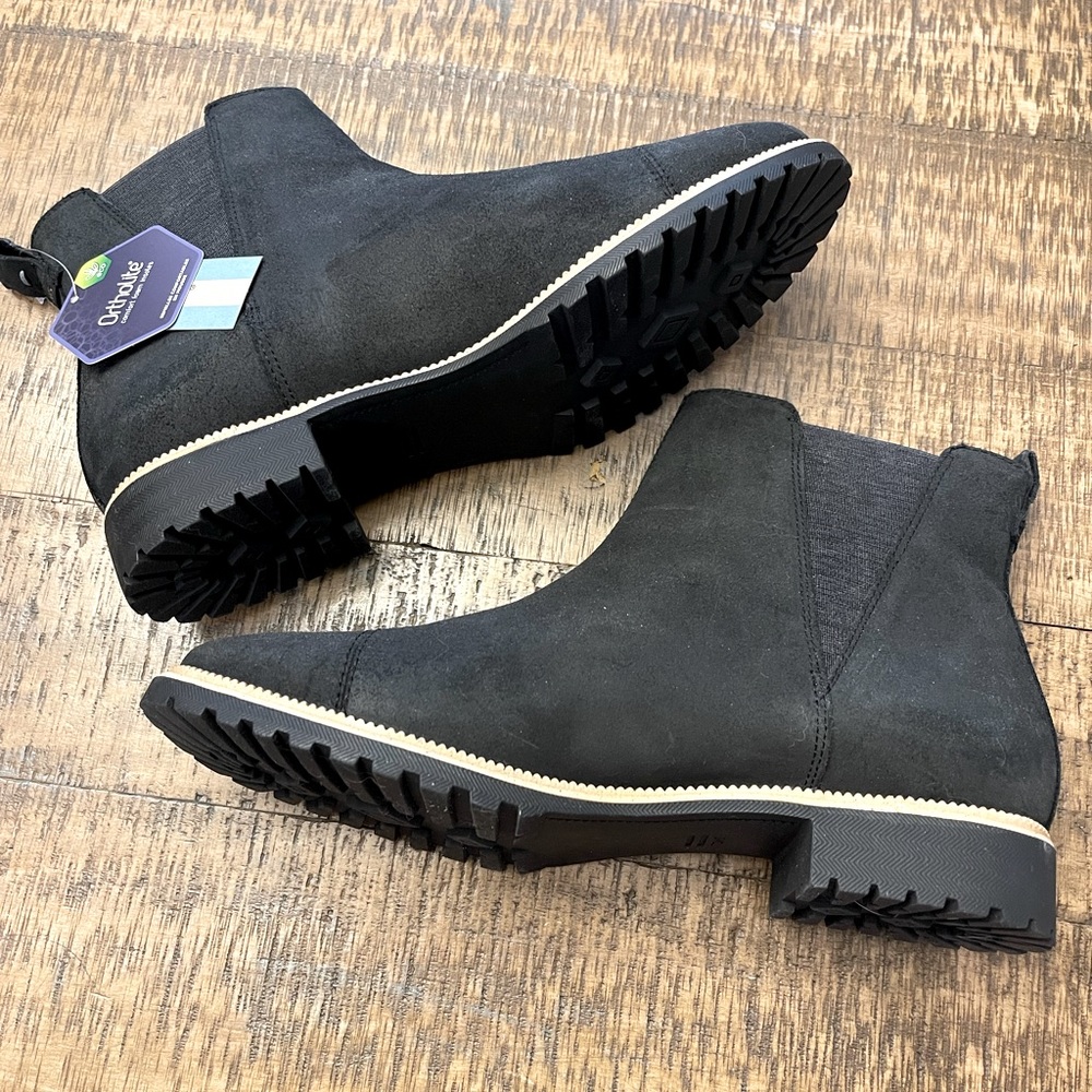 Toms black booties